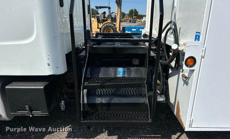 image for item EG1092 2007 Freightliner  Business Class M2 crane truck