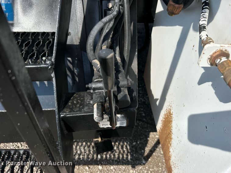 image for item EG1092 2007 Freightliner  Business Class M2 crane truck