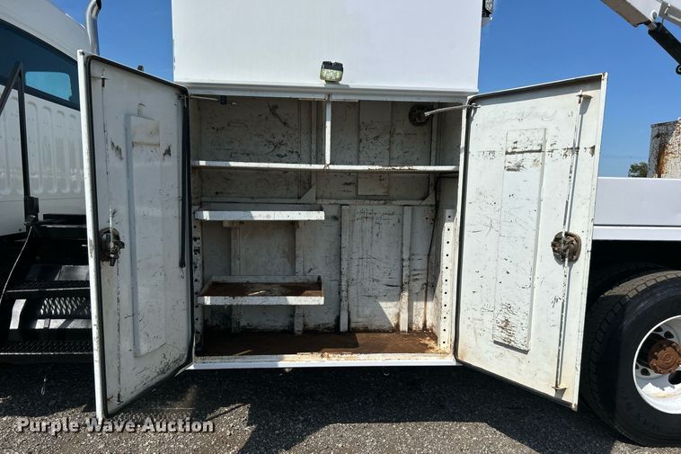 image for item EG1092 2007 Freightliner  Business Class M2 crane truck