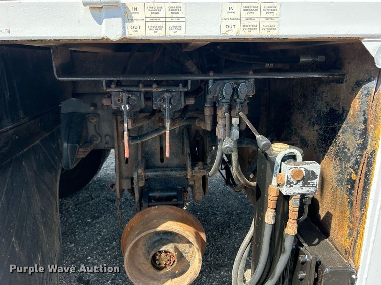 image for item EG1092 2007 Freightliner  Business Class M2 crane truck