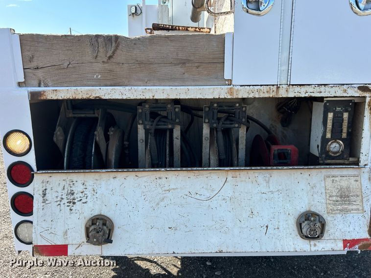 image for item EG1092 2007 Freightliner  Business Class M2 crane truck