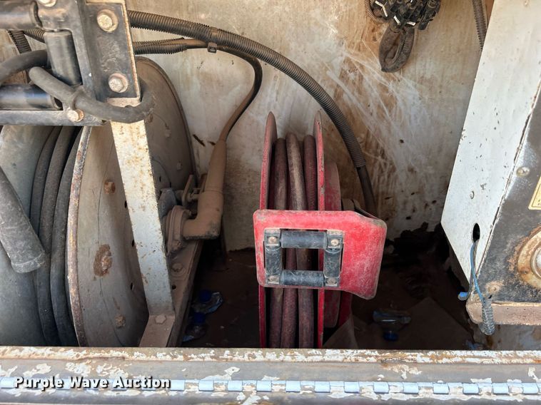 image for item EG1092 2007 Freightliner  Business Class M2 crane truck