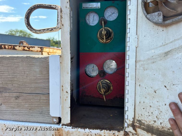 image for item EG1092 2007 Freightliner  Business Class M2 crane truck