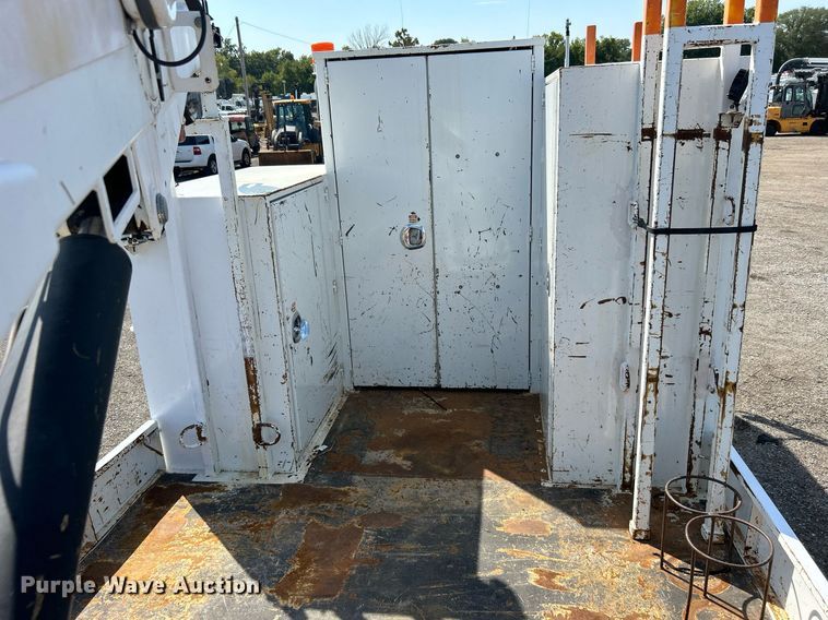 image for item EG1092 2007 Freightliner  Business Class M2 crane truck