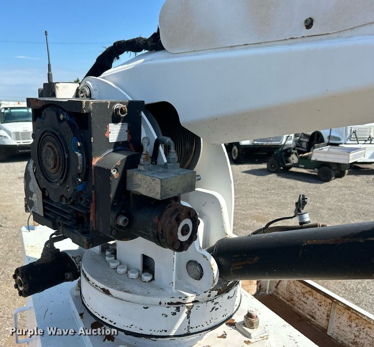 image for item EG1092 2007 Freightliner  Business Class M2 crane truck