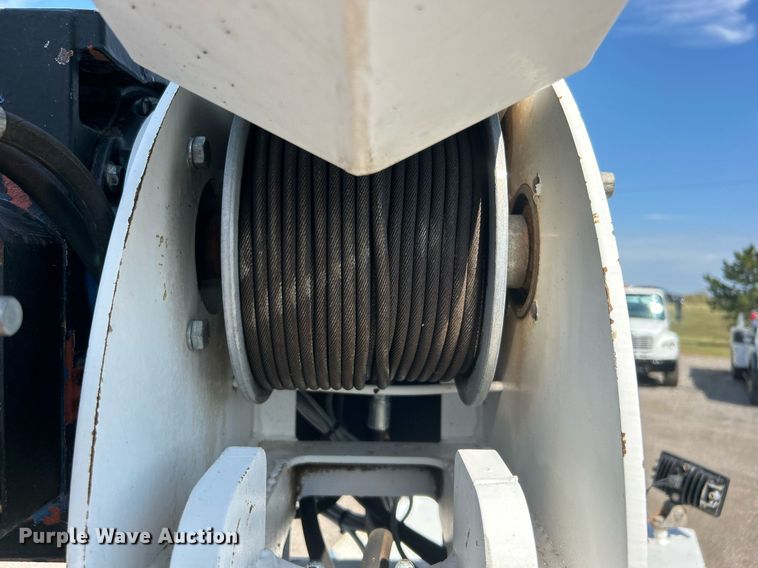 image for item EG1092 2007 Freightliner  Business Class M2 crane truck