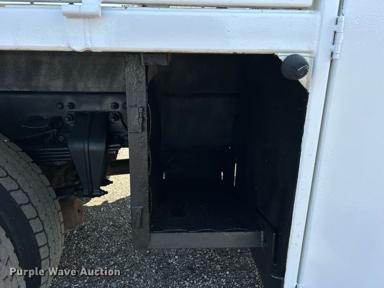 image for item EG1092 2007 Freightliner  Business Class M2 crane truck