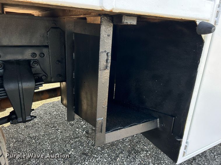 image for item EG1092 2007 Freightliner  Business Class M2 crane truck