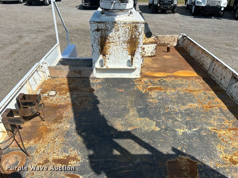 image for item EG1092 2007 Freightliner  Business Class M2 crane truck