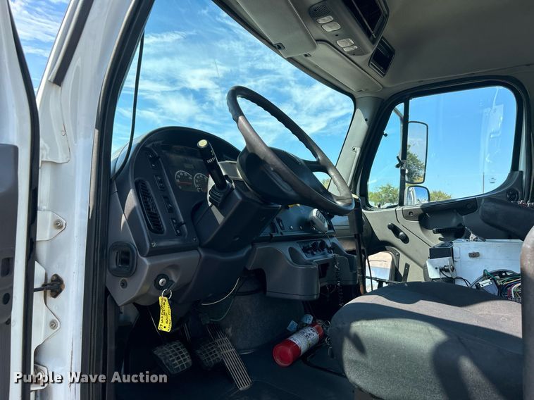 image for item EG1092 2007 Freightliner  Business Class M2 crane truck