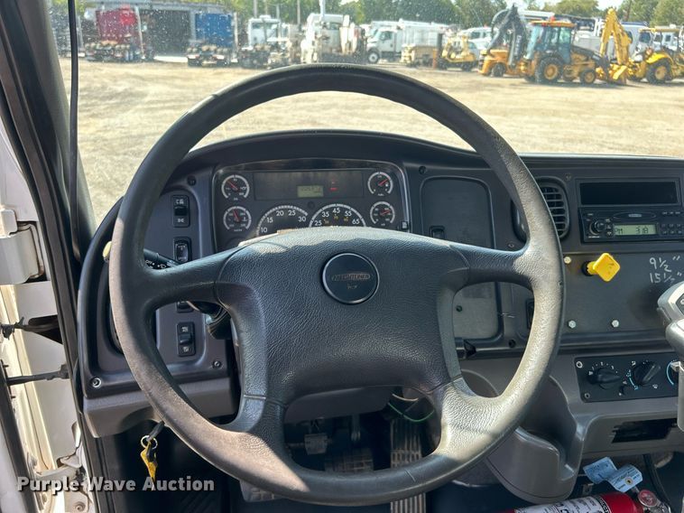 image for item EG1092 2007 Freightliner  Business Class M2 crane truck