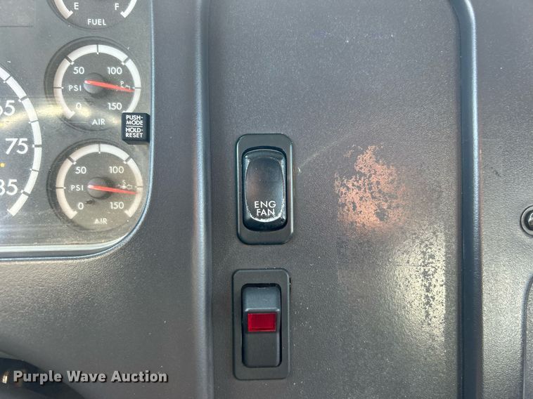 image for item EG1092 2007 Freightliner  Business Class M2 crane truck