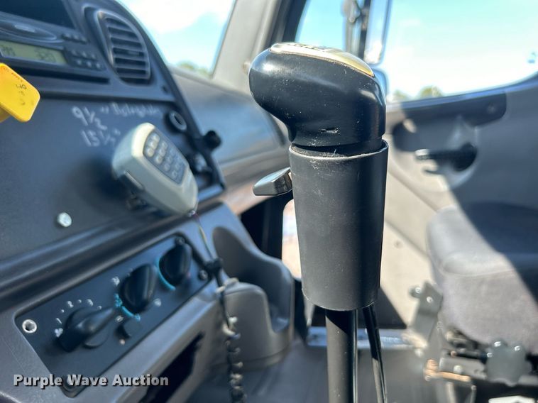 image for item EG1092 2007 Freightliner  Business Class M2 crane truck