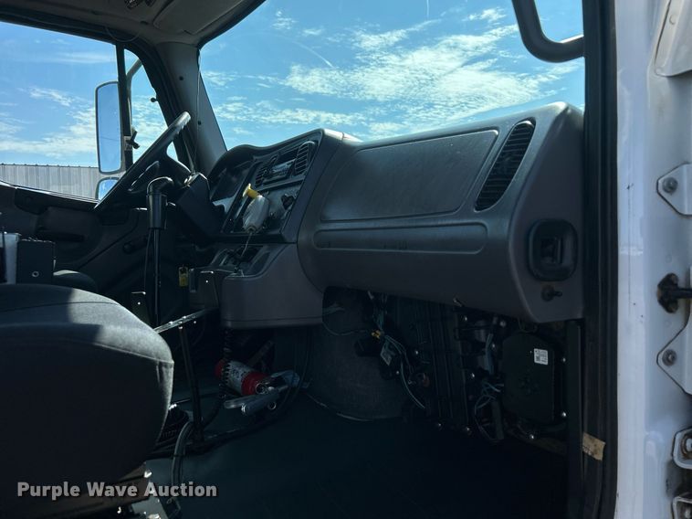 image for item EG1092 2007 Freightliner  Business Class M2 crane truck