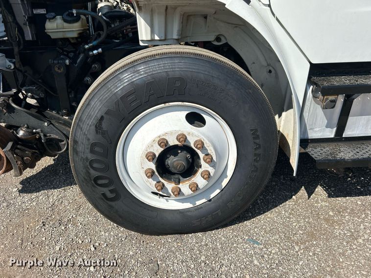 image for item EG1092 2007 Freightliner  Business Class M2 crane truck