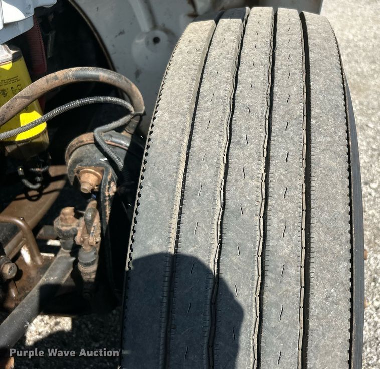 image for item EG1092 2007 Freightliner  Business Class M2 crane truck