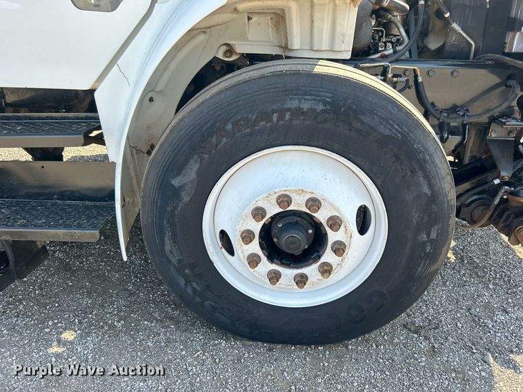 image for item EG1092 2007 Freightliner  Business Class M2 crane truck