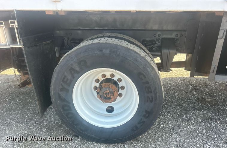 image for item EG1092 2007 Freightliner  Business Class M2 crane truck