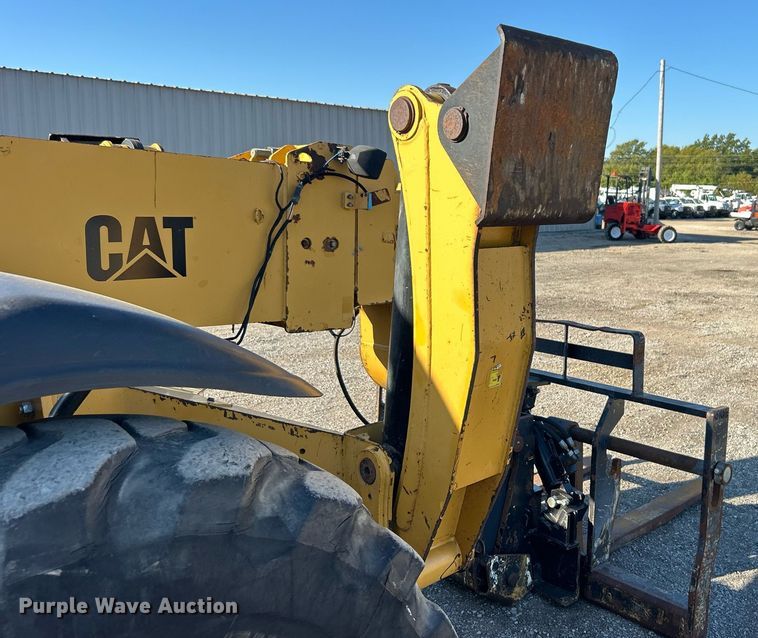 image for item EG1097 2004 Caterpillar  TH560B telehandler