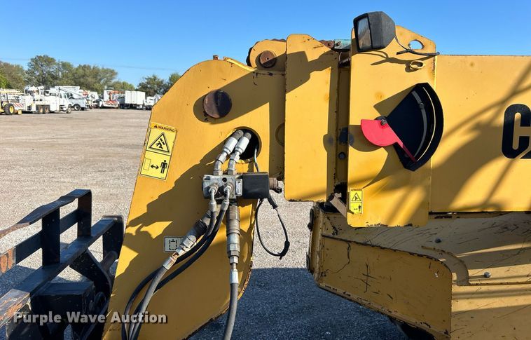 image for item EG1097 2004 Caterpillar  TH560B telehandler