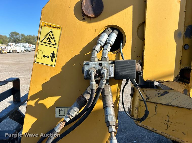 image for item EG1097 2004 Caterpillar  TH560B telehandler