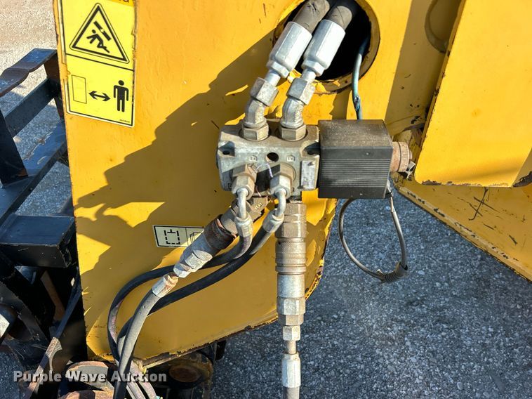 image for item EG1097 2004 Caterpillar  TH560B telehandler