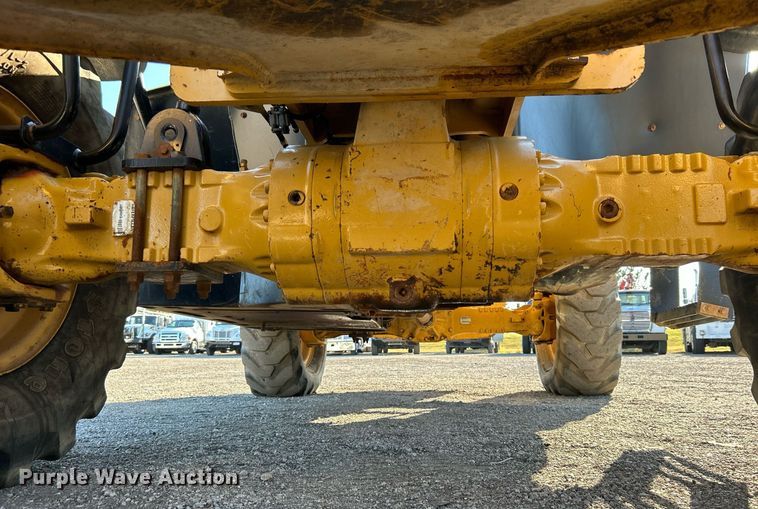 image for item EG1097 2004 Caterpillar  TH560B telehandler