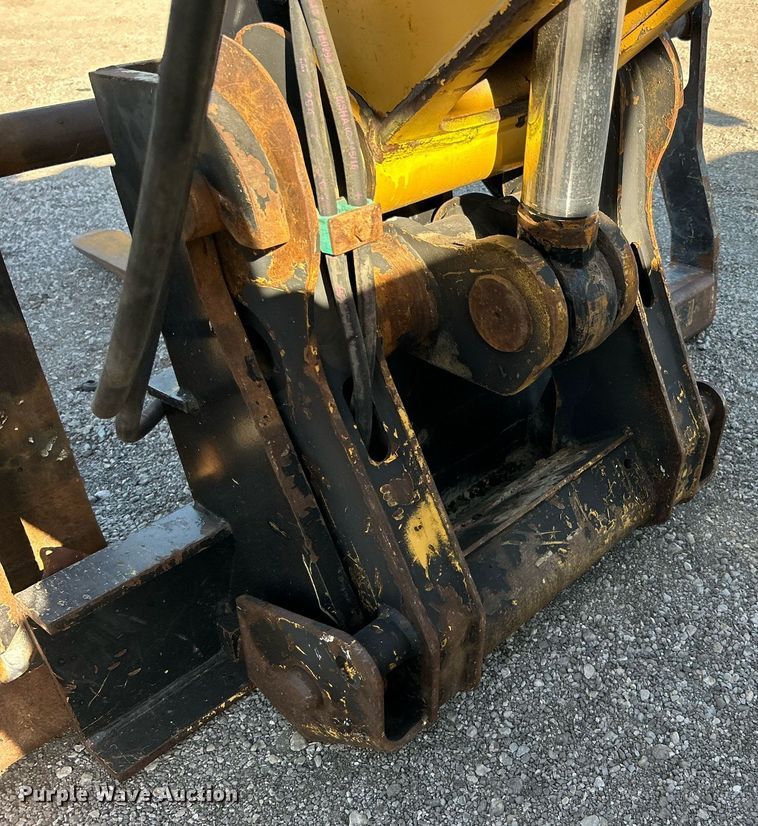 image for item EG1097 2004 Caterpillar  TH560B telehandler