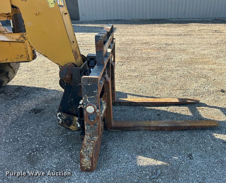 image for item EG1097 2004 Caterpillar  TH560B telehandler