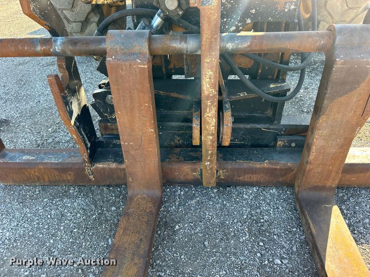 image for item EG1097 2004 Caterpillar  TH560B telehandler