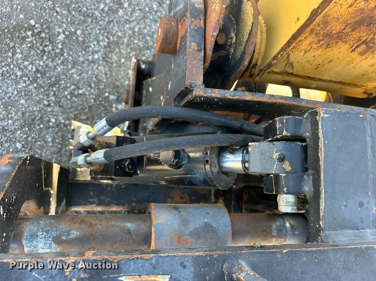 image for item EG1097 2004 Caterpillar  TH560B telehandler