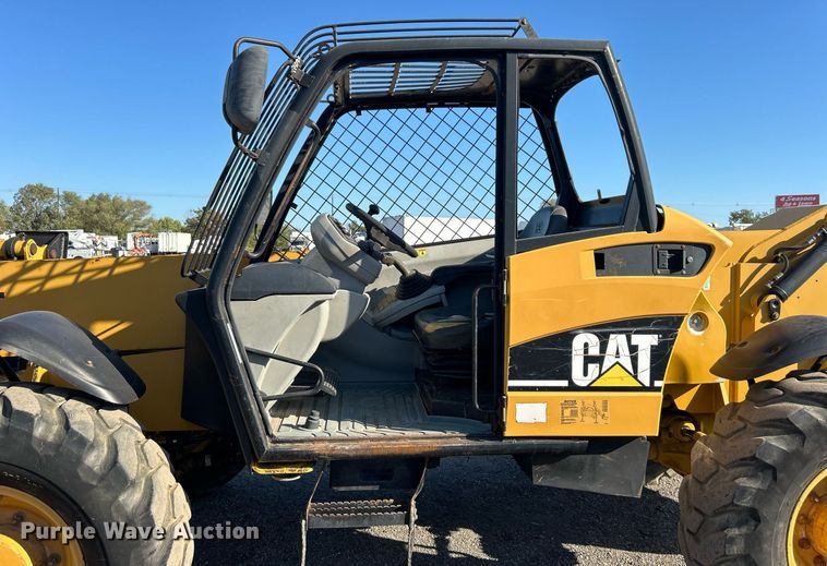 image for item EG1097 2004 Caterpillar  TH560B telehandler