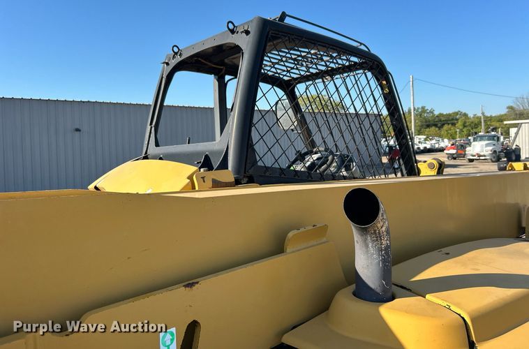 image for item EG1097 2004 Caterpillar  TH560B telehandler