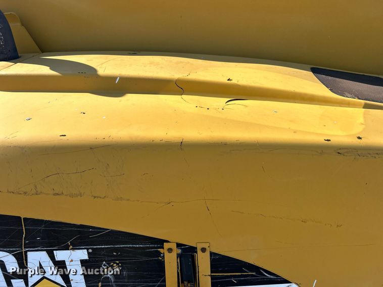 image for item EG1097 2004 Caterpillar  TH560B telehandler