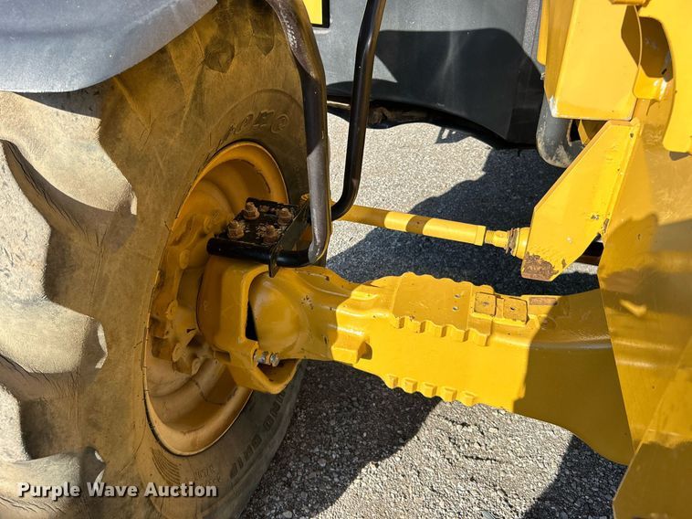 image for item EG1097 2004 Caterpillar  TH560B telehandler