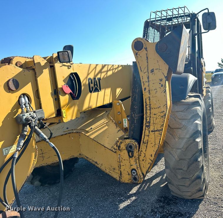 image for item EG1097 2004 Caterpillar  TH560B telehandler