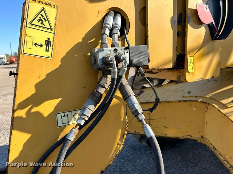 image for item EG1097 2004 Caterpillar  TH560B telehandler