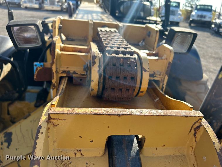image for item EG1097 2004 Caterpillar  TH560B telehandler
