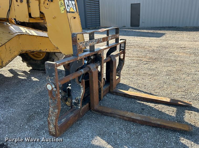 image for item EG1097 2004 Caterpillar  TH560B telehandler