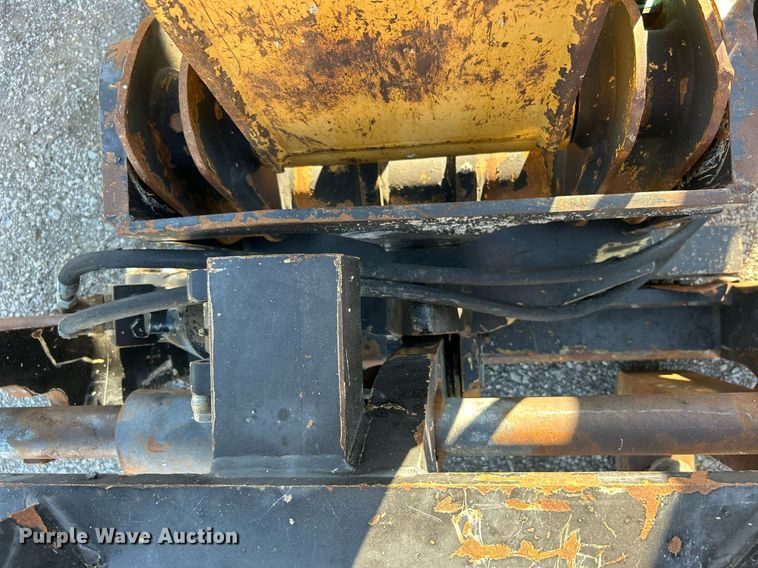 image for item EG1097 2004 Caterpillar  TH560B telehandler