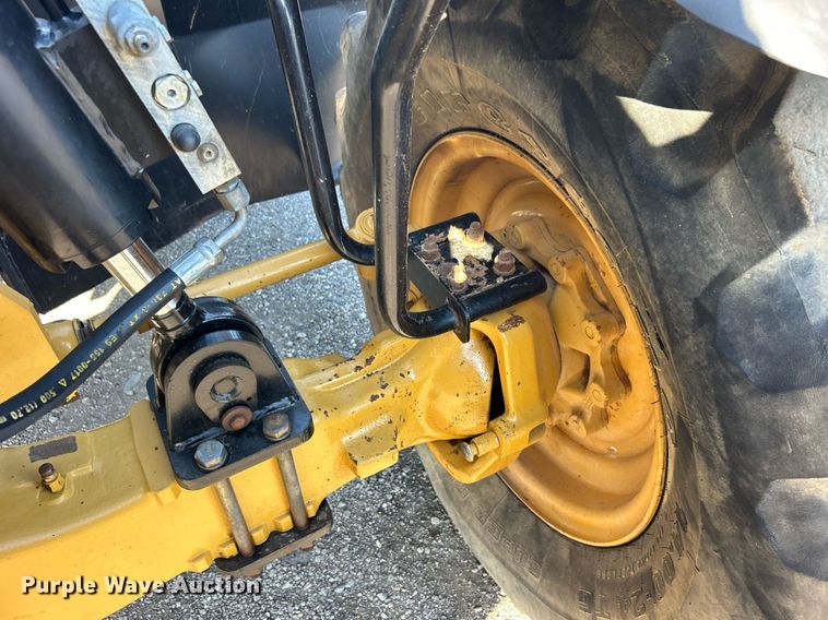 image for item EG1097 2004 Caterpillar  TH560B telehandler