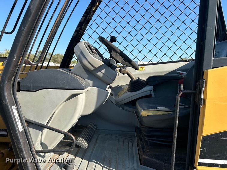 image for item EG1097 2004 Caterpillar  TH560B telehandler