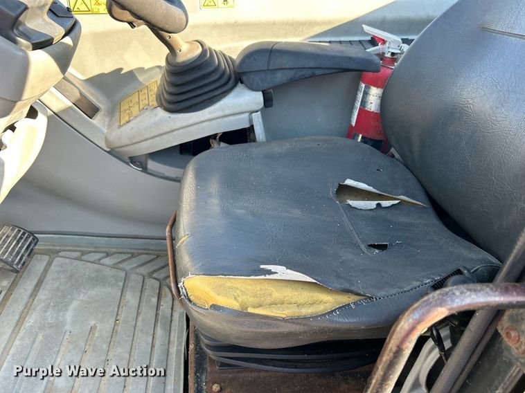 image for item EG1097 2004 Caterpillar  TH560B telehandler