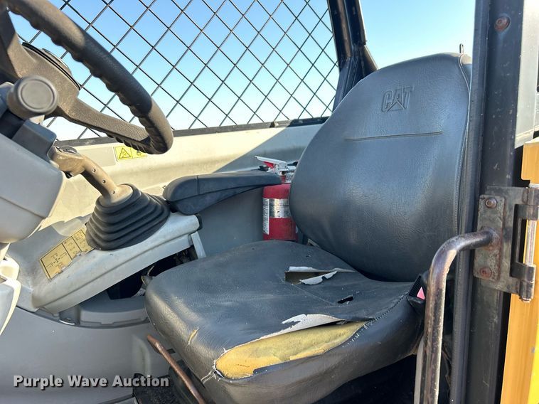 image for item EG1097 2004 Caterpillar  TH560B telehandler