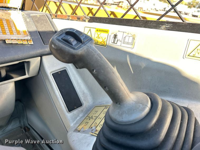 image for item EG1097 2004 Caterpillar  TH560B telehandler