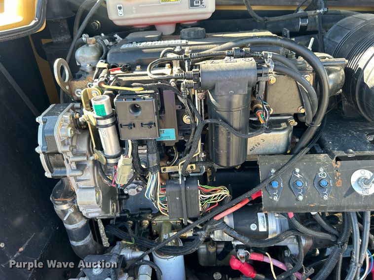 image for item EG1097 2004 Caterpillar  TH560B telehandler