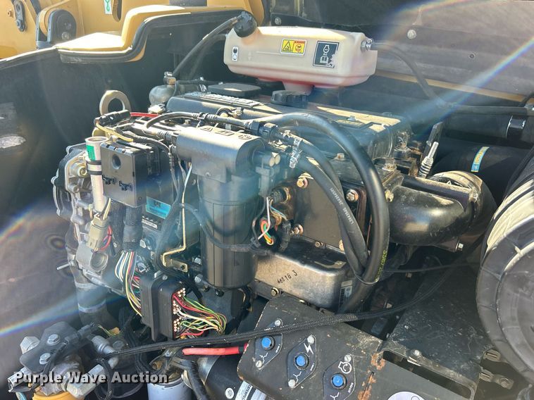 image for item EG1097 2004 Caterpillar  TH560B telehandler