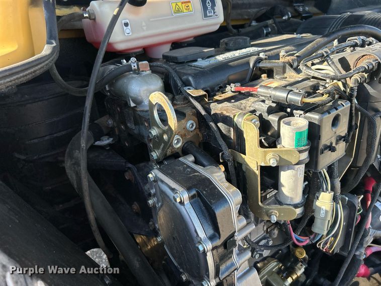 image for item EG1097 2004 Caterpillar  TH560B telehandler