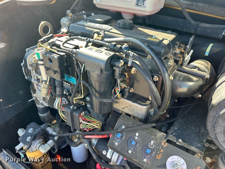 image for item EG1097 2004 Caterpillar  TH560B telehandler