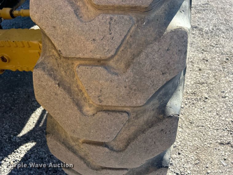 image for item EG1097 2004 Caterpillar  TH560B telehandler